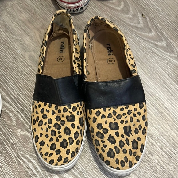 Cheetah print flats - Picture 1 of 2